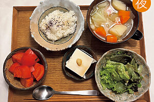 ・ポトフ　・サニーレタスとアボカドのサラダ　・トマトの甘酢漬け　・豆腐　・白米<br> トマトは娘が大好きなのでよく買っている。<br> ➡19.2g