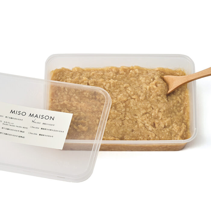 【手みやげをひとつ】MISO MAISON「酒粕入り白みそ」──写真家・中川正子さん推薦