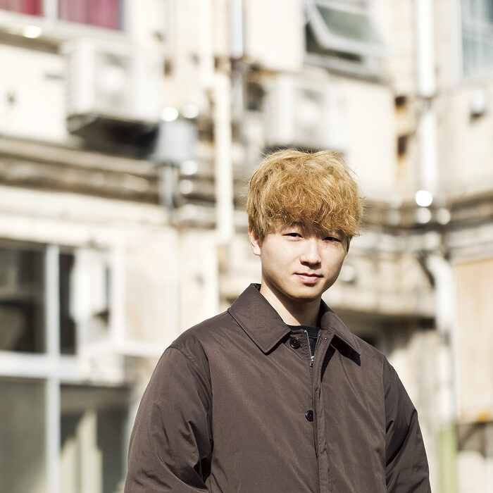 【脚本家、演出家、映画監督・加藤拓也さんに聞いた】毒を喰らう愉しみの先に。極上のリアルな会話劇──た組『景⾊のよい観光地』