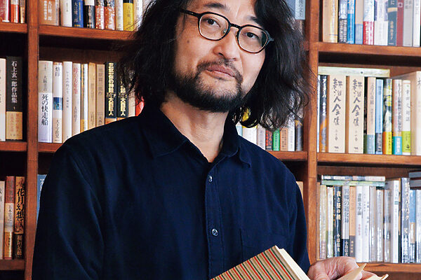 『たまさかの古本屋 シマウマ書房の日々』著者 鈴木 創さんインタビュー ──「手放した人から読みたい人へ。本を繋げる一期一会」
