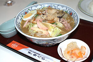 チキン南蛮のほか、おぐらチャンポンも名物。980円（税込）