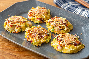 （6）器に盛り、ソース、マヨネーズ、かつお節をかける