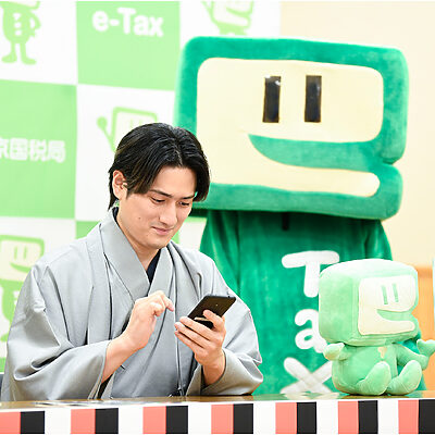 色男たるもの、確定申告もスマホでスマートに──「猿若祭二月大歌舞伎」で好演の中村隼人がアピール