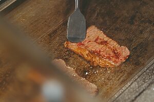 好みの焼き加減でいただく絶品サーロイン