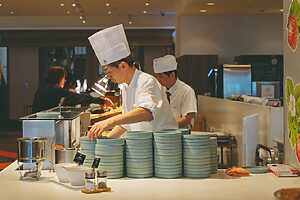 臨場感あるライブキッチンに思わず立ち止まってしまいます