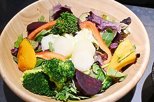 農園のまるごとサラダボウル（ブロッコリー茎入り）1,300円