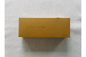 マスタードイエローの粋なパッケージも嬉しい。そのままギフトにしてもOK