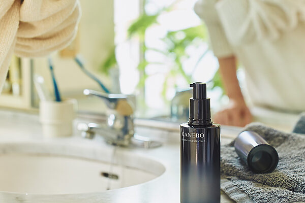 胎脂由来の深化した潤いが、私たちの肌を成長させる！──倉田真由美の「キレイを育む私的名品」