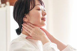 シャンプーの際には、液体の滑りを利用して耳の下から鎖骨までさすって、リンパを流すようにしている