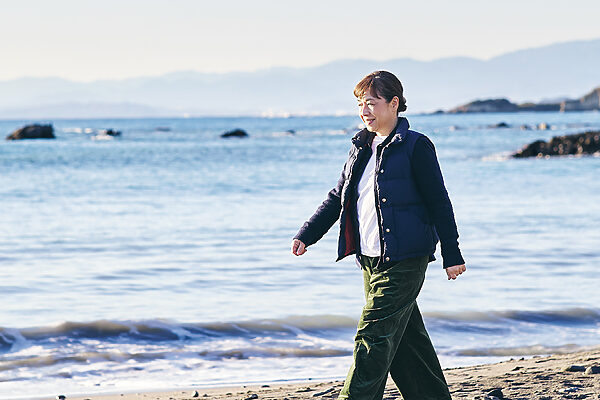 料理家・飛田和緒さんの【体のつらい症状を改善する極意】──コリと痛み対策は東洋・西洋の信頼できる専門家に