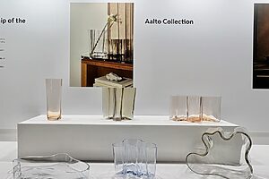 これまでに発表されたアアルトベースのコレクションの展示も