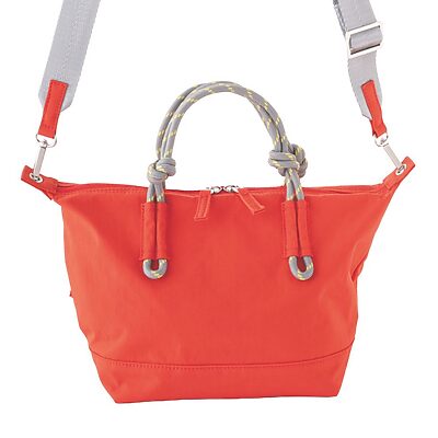 おしゃれで軽くて機能的──ちょっとした外出はこれひとつで！ “小さめバッグ”決定版