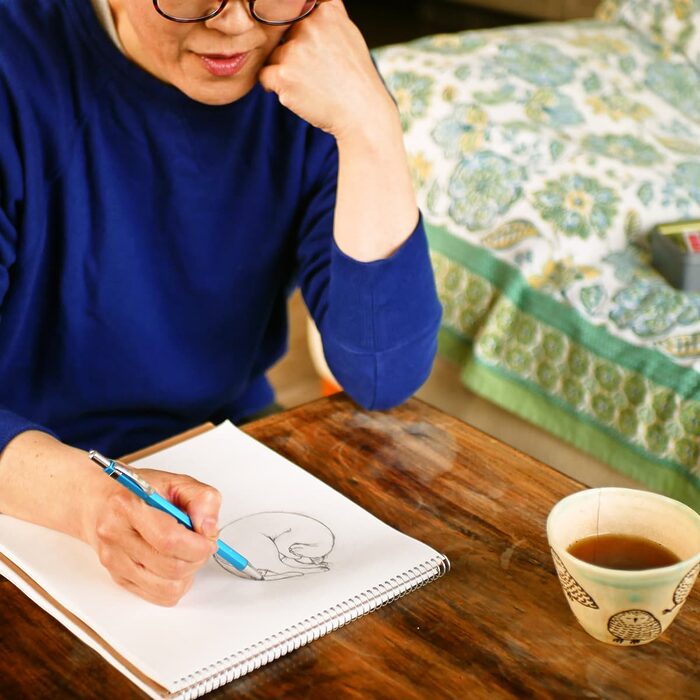 【白央篤司が聞く「自分でお茶を淹れて、飲む」vol.13】坂本千明（紙版画家作家）“窮屈な作品”にならないように——お茶の時間で気持ちをリセットしながら