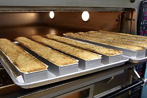 200度のオーブンで一気に香ばしく焼き上げる