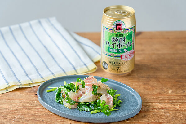 【ぐっち夫婦のお酒とおつまみ】鯛とパクチーのレモンナンプラー和え×焼酎ハイボール