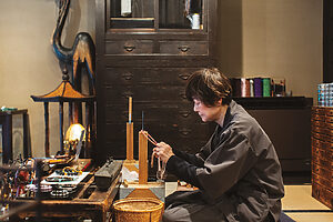 葬儀や法要といった仏事に欠かせない念珠（珠数）。西本願寺の門前に店を構える『京念珠 ぜにや』では、世界に一つのオリジナル念珠をオーダーすることができる