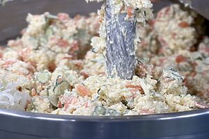 出来上がったポテトサラダ。芋のごろっと感はそのまま