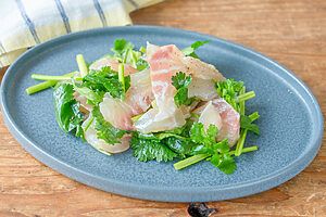 （4）器に盛り、粗びき黒こしょうをふる