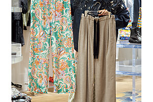 50代の女性デザイナーが手掛けるハイエンドなオリジナルブランド〈トゥモローランド ビー〉も大人の女性に人気