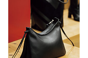 元セリーヌのデザイナーが手掛ける〈フィービー ファイロ〉のバッグ