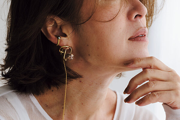 今の年齢だからこそなじむ輝き。ジュエリーのもっと素敵なつけ方