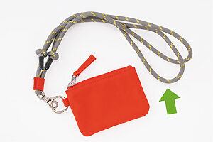 ポーチのストラップは取り外し可能なので、バッグインポーチとしても活用できる