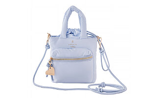 バッグ〈ボンボン〉 H24×W18×D6cm 230g 1万7600円（ランバン オン ブルー／クイーポ TEL：03-3268-9111）