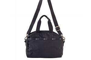 バッグ〈エッセンシャルコレクション〉 H19×W23×D13cm 230g 1万9800円（レスポートサック／レスポートサック カスタマーサービス TEL：0120-125-655）