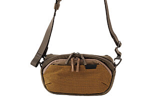 バッグ〈コア スリング〉 H14×W26×D8cm 320g 1万5400円（エイブルキャリー／ハイマウント TEL：03-3667-4545）