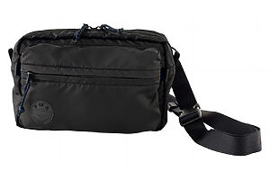 バッグ〈パックス〉 H16×W24×D7cm 230g 2万9700円（POTR／吉田 TEL：03-3862-1021〈代〉）