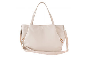 バッグ H26×W38×D19cm 1000g 3万5200円（アニエスベー TEL：0120-744800）