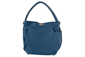 バッグ H33×W27〜40×D13cm 410g 1万7600円（イザック／シカタ TEL：075-594-0050）