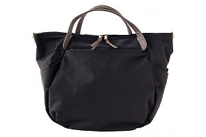 バッグ 約H37×W48×D13.5cm 670g 6,820円（ラミプリュス／フェリシモ <a href="https://www.felissimo.co.jp/" target="_blank">https://www.felissimo.co.jp/</a>）