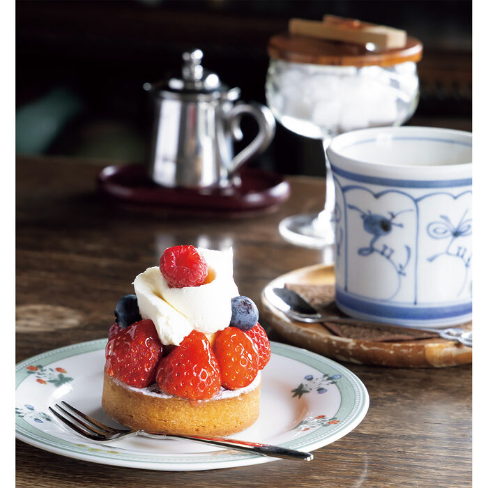 名曲喫茶 柳月堂のいちごとブルーベリーのタルト／広東旬菜 一僖の干し鮑の極上ソース丸煮──京都の食を愛する「菊乃井」店主・村田吉弘さん、小説家・いしいしんじさんの、絶対食べたいこのひと皿