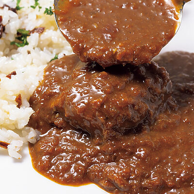 洋食おがたの土鍋ビーフカレー／割烹しなとみの丸鍋──京都の食を愛する料理家・ウー・ウェンさんの、絶対食べたいこのひと皿