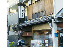 週末は予約がベター。そばが売り切れ次第、早じまいあり