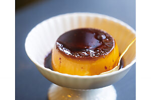 ラム酒をきかせた自家製プリン500円は眞咲子さんが考案