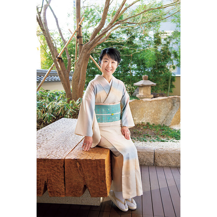 江戸切子作家・小川郁子さんの着物の時間──江戸切子で着物姿が引き締まる。帯留めをそんな存在にしたいです
