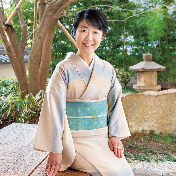 江戸切子作家・小川郁子さんの着物の時間──江戸切子で着物姿が引き締まる。帯留めをそんな存在にしたいです