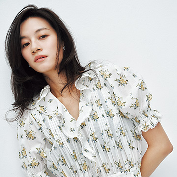 春顔へのチェンジは、まずベースから──レイナの「大人の簡単・きれい・メイク術」