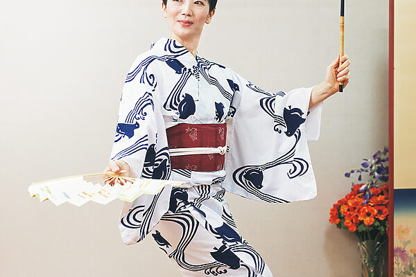 料理家・荒木典子さん、美姿勢をキープする日々の習慣は日本舞踊──「着物姿の美しい立ち居振る舞いを目標に」