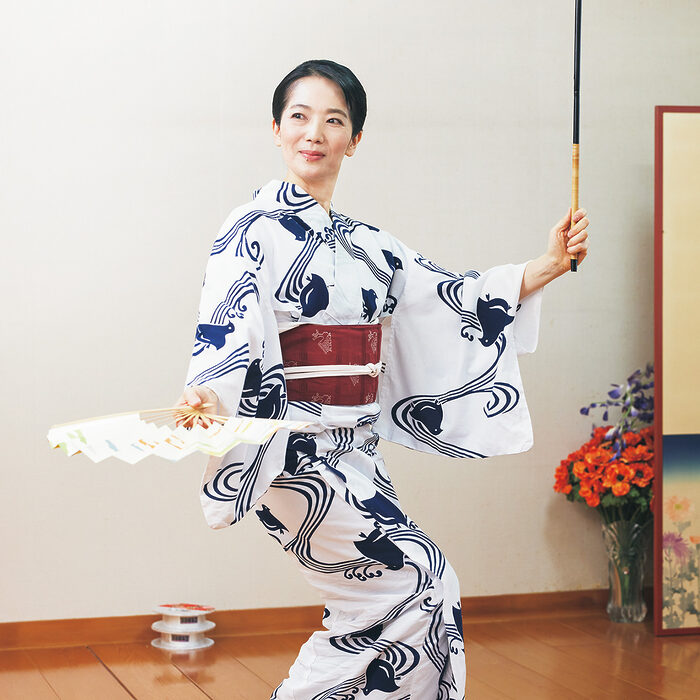 料理家・荒木典子さん、美姿勢をキープする日々の習慣は日本舞踊──「着物姿の美しい立ち居振る舞いを目標に」
