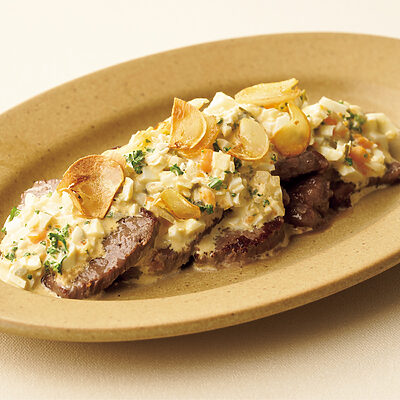 牛肉×卵、鶏むね肉×ブロッコリー、鮭×豆腐——たんぱく質×栄養素で効率的に体幹を強くするレシピ3選