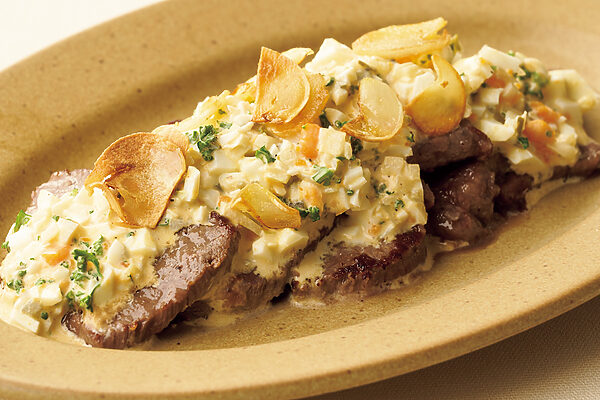 牛肉×卵、鶏むね肉×ブロッコリー、鮭×豆腐——たんぱく質×栄養素で効率的に体幹を強くするレシピ3選