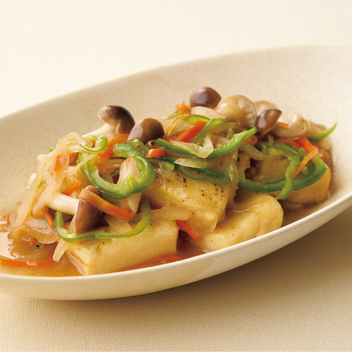 納豆×わかめ、ヨーグルト×ケール、高野豆腐×しめじ──たんぱく質×栄養素で効率的に体幹を強くするレシピ4選