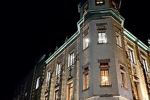 「トラットリア アズーリ コエド」が入る建物「りそな コエドテラス」は、歴史的建造物でもある埼玉りそな銀行旧川越支店（旧第八十五銀行本店）が前身