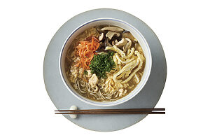 シンプル鍋の残り汁に冷凍そばを加え栄養たっぷりの朝そばに