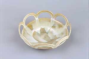 野々村仁清《白釉輪花透かし鉢》 