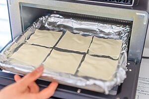 （5）ワンタンの皮はトースターでパリッとするまで焼く