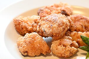 料理メディアNadiaより「揚げない◎胸肉がしっとりジューシー♪【鶏むね肉の唐揚げ】」